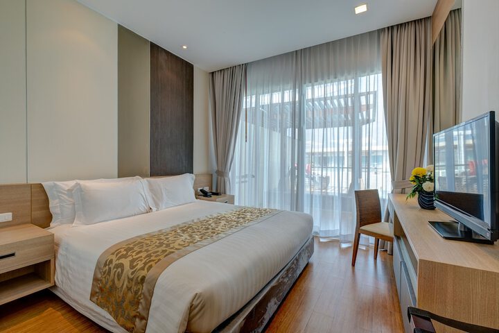 Room 2 of 106