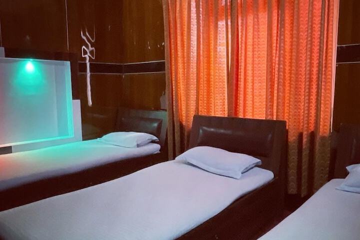Room 11 of 36