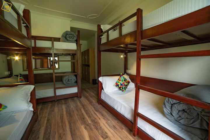 Room 16 of 80