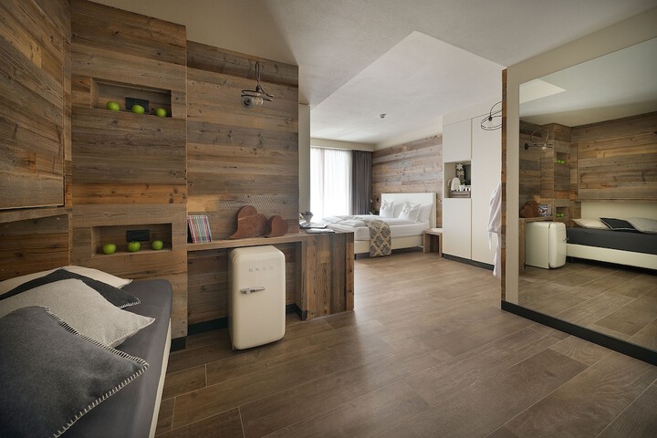 Room 34 of 162