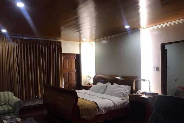 Room 16 of 36