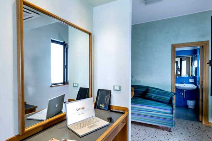 Room 15 of 39