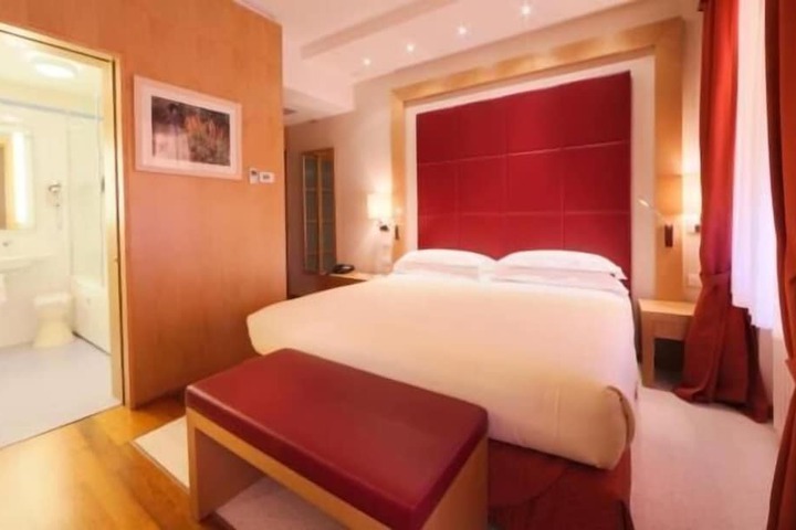Room 8 of 32