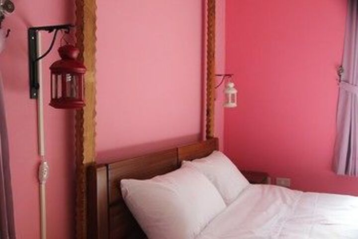 Room 4 of 33