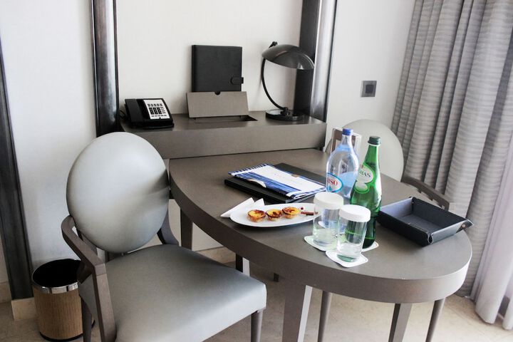Room 21 of 200