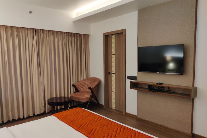 Room 6 of 24