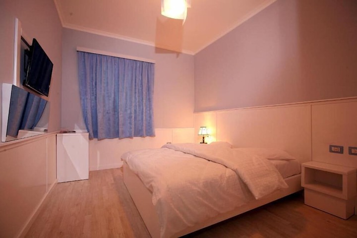 Room 8 of 15