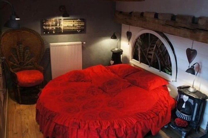 Room 10 of 34