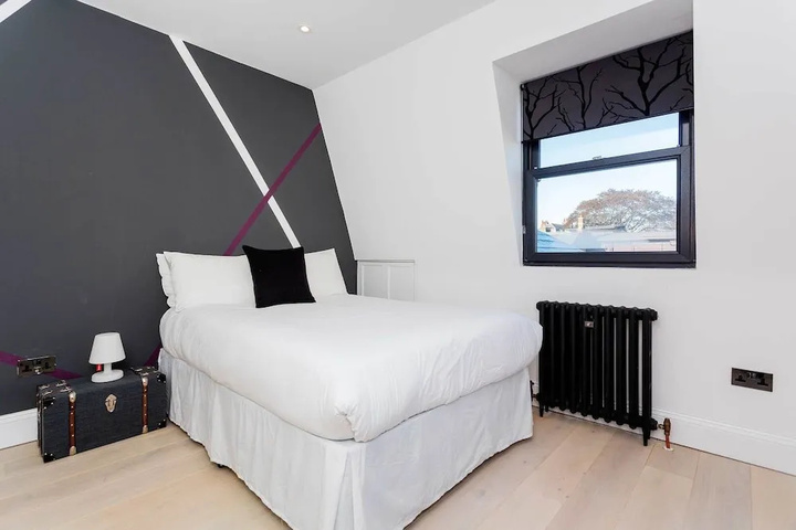 Room 2 of 16