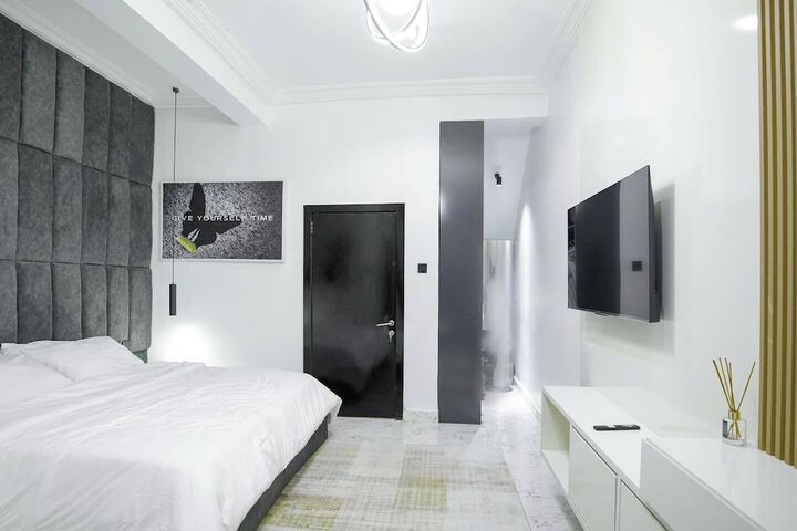 Room 8 of 43