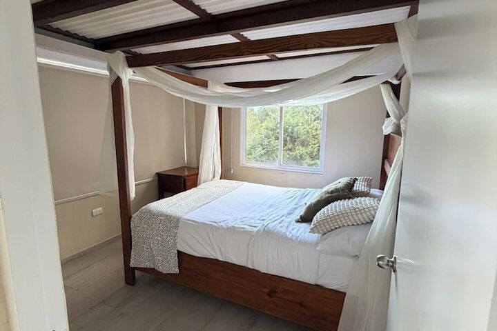 Room 2 of 33