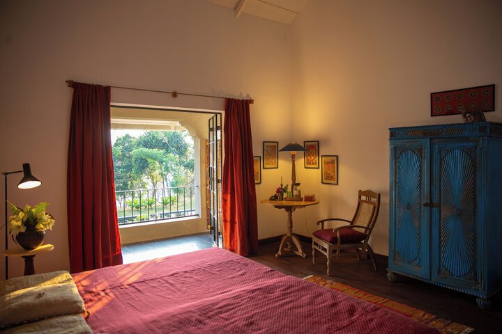 Room 4 of 16