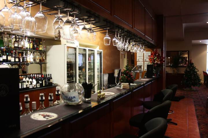 Lounge 63 of 78