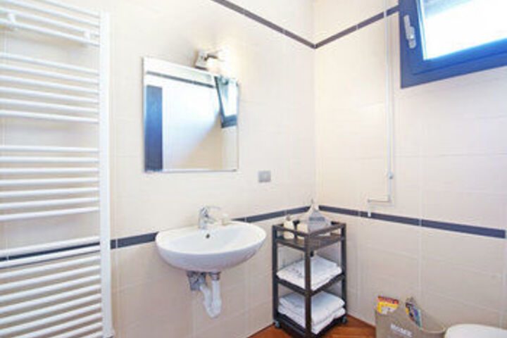 Room 4 of 43