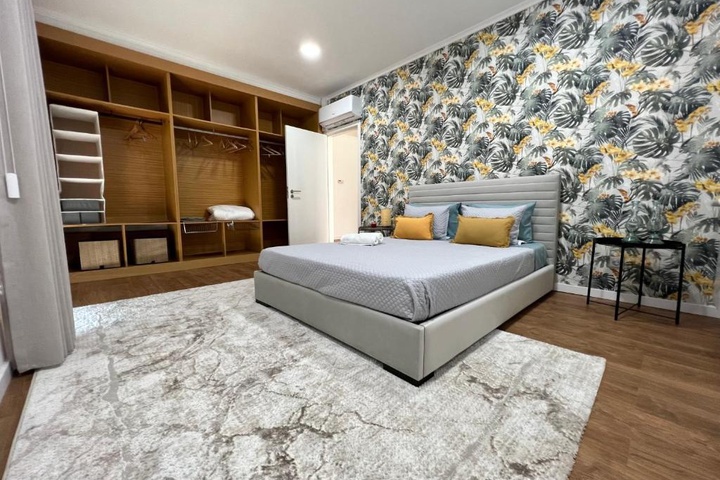 Room 2 of 16