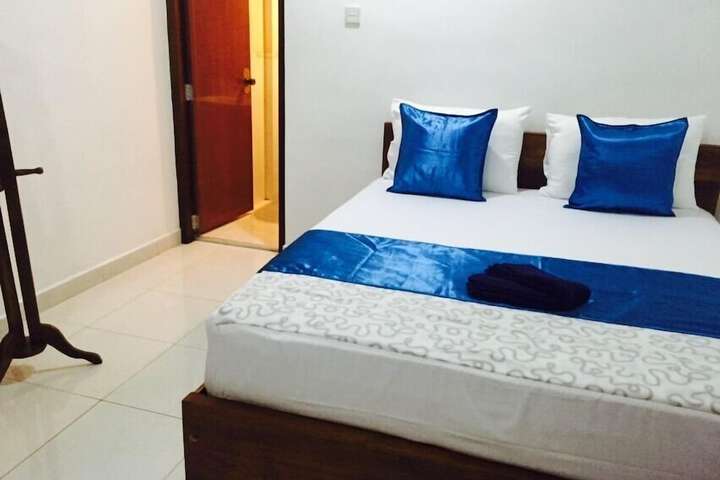 Room 10 of 12