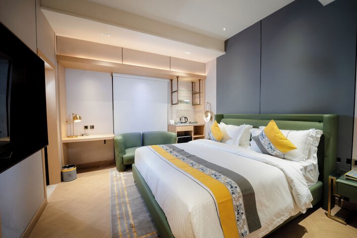 Room 3 of 8