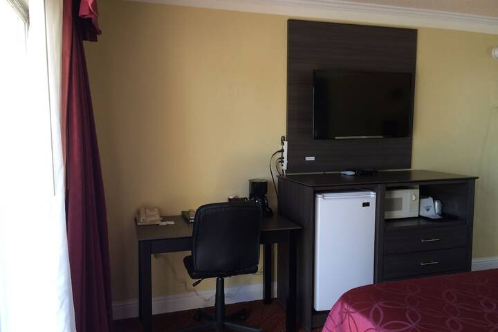 1 King Bed No A C (12 of 24)