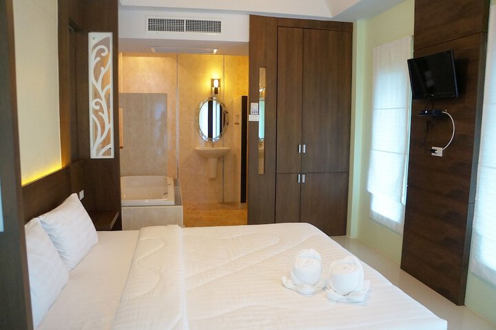 Room 28 of 61