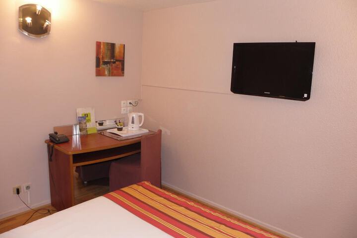 Room 2 of 38