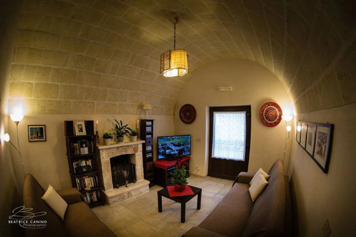 Room 4 of 9
