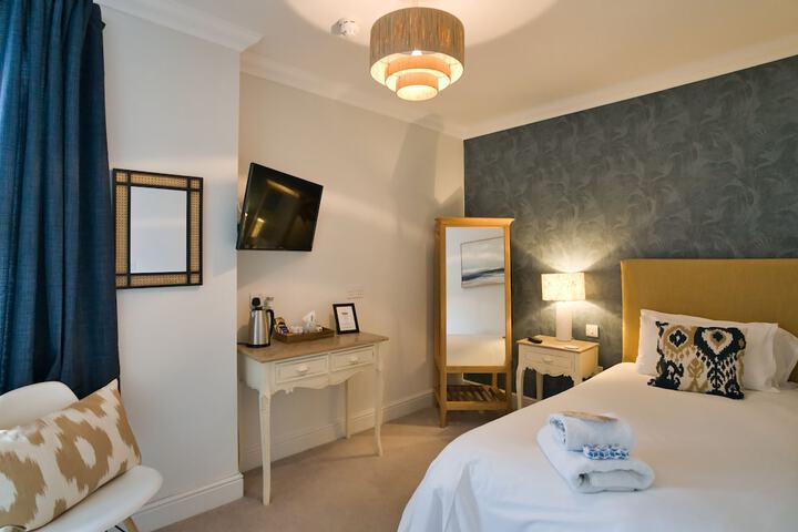 Room 4 of 48