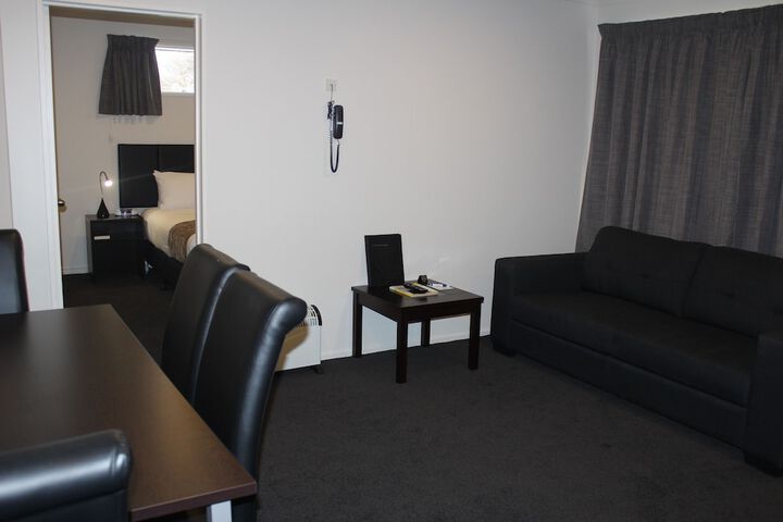 Room 17 of 28
