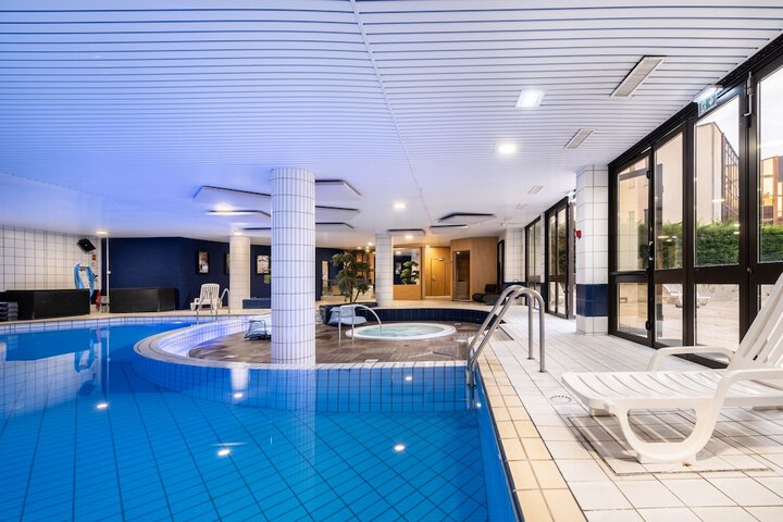 Hotel Pool
