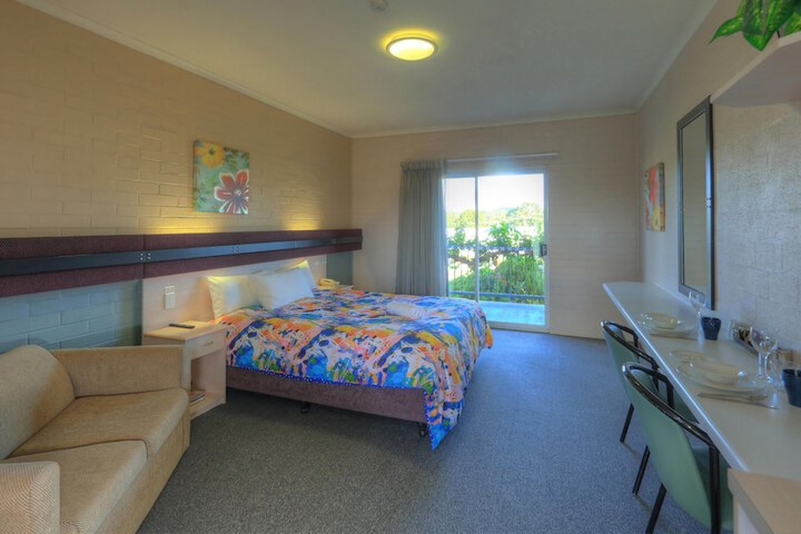 Room 6 of 38