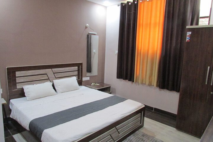 Room 2 of 16