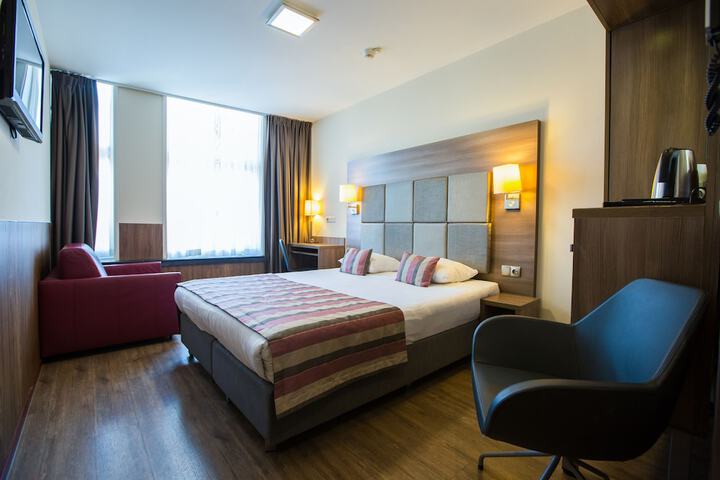 Room 8 of 44