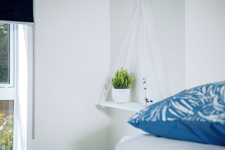 Room 4 of 18