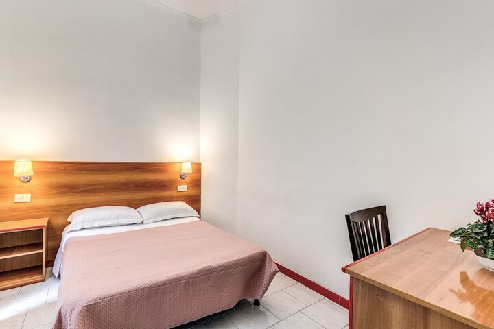 Room 4 of 25