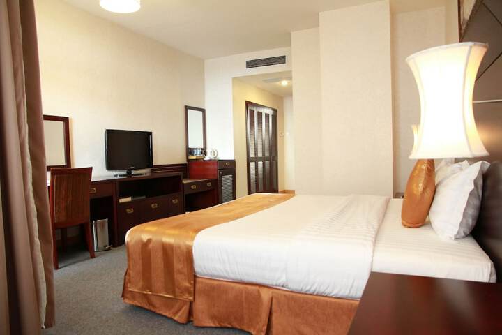 Room 4 of 37