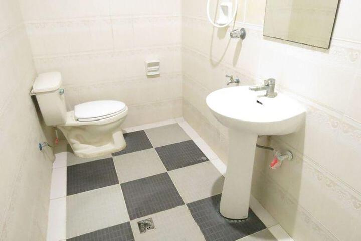 Room 2 of 6