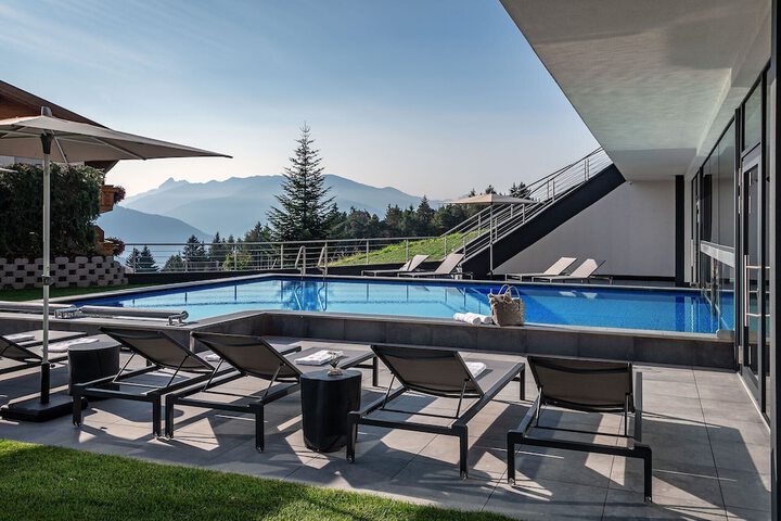 Pool 30 of 106