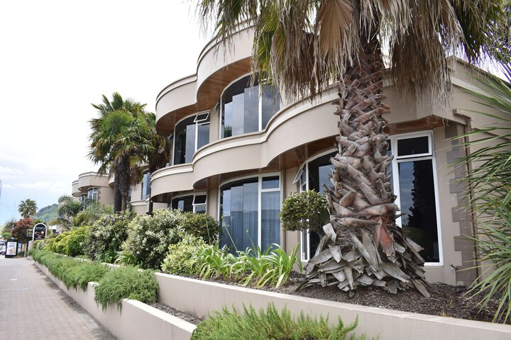 Hotel Exterior 38 of 41