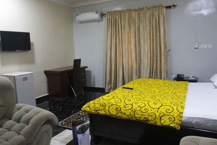 Room 35 of 68