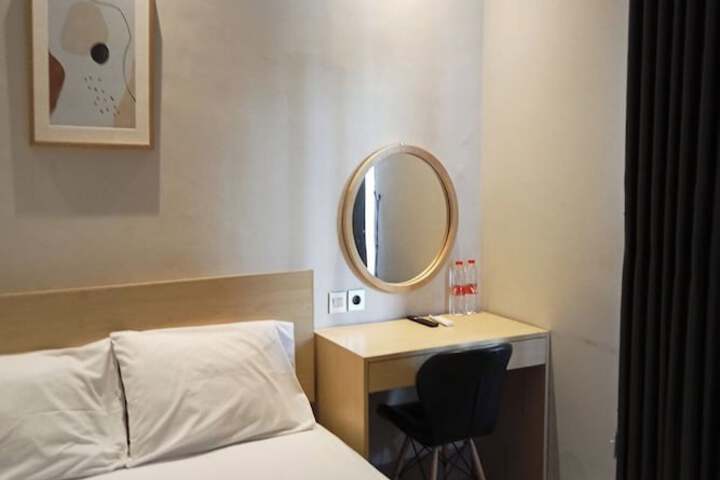 Room 15 of 33