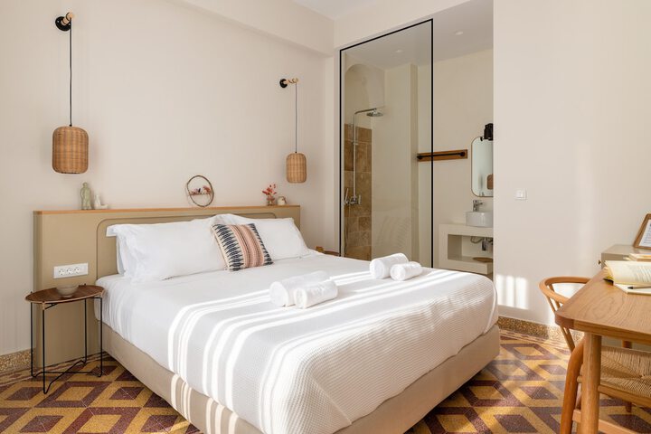 Room 13 of 40