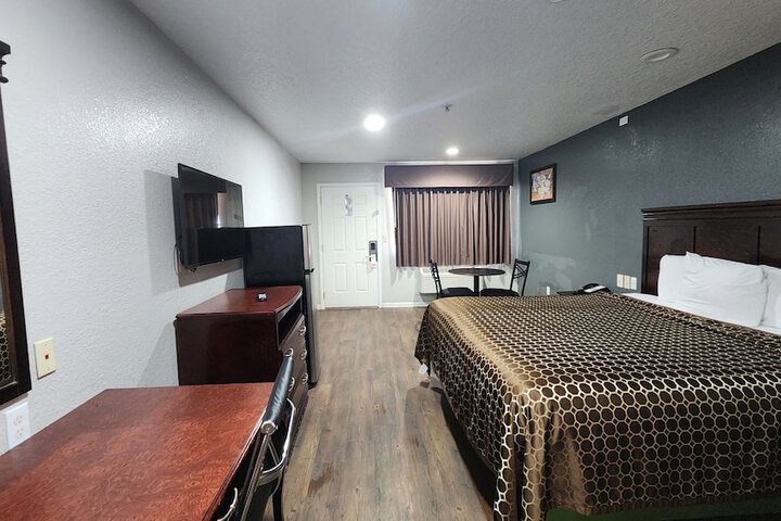 Room 6 of 24