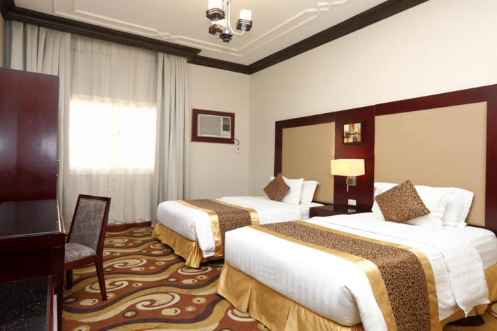 Room 4 of 25
