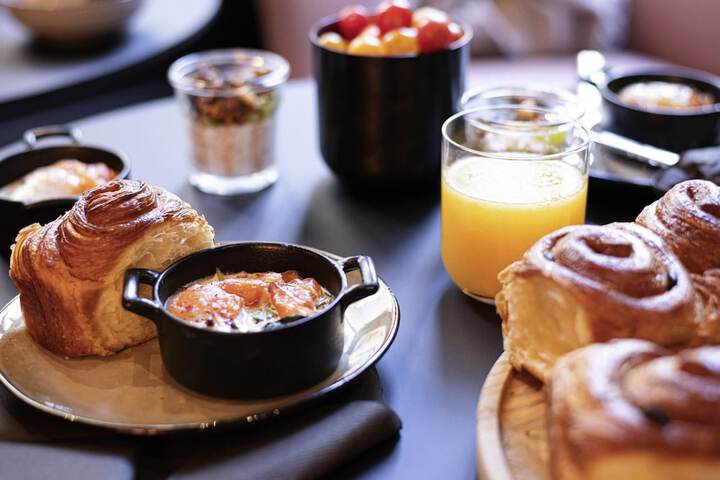 Breakfast/Coffee Service 46 of 102