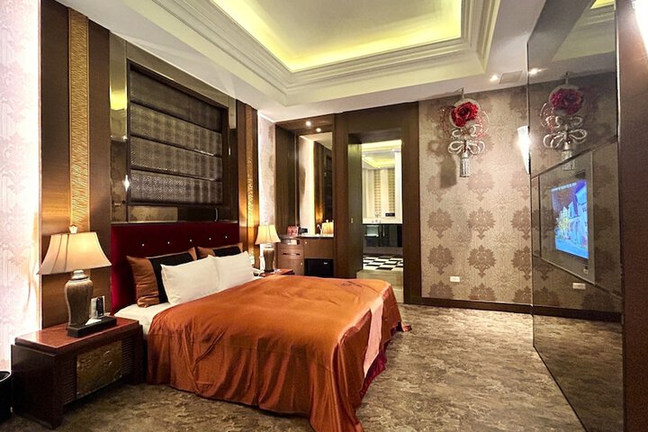 Room 4 of 97
