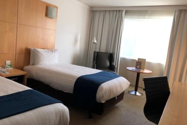 Room 8 of 128