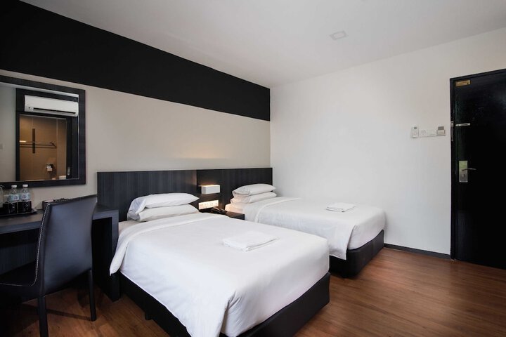 Room 4 of 37