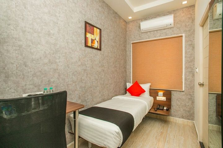 Room 11 of 27
