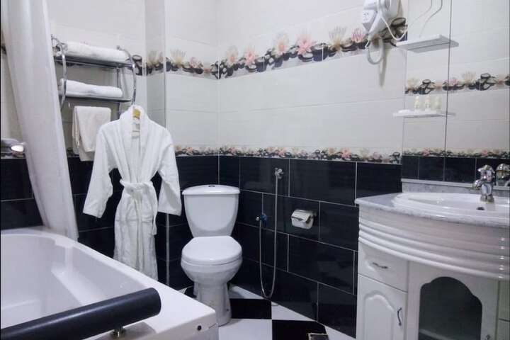 Room 9 of 13
