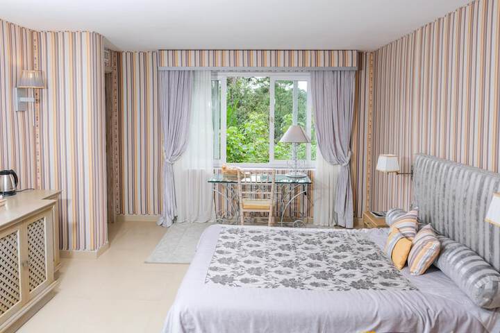 Room 19 of 193