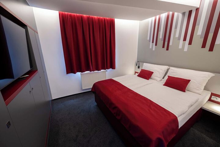 Room 7 of 40